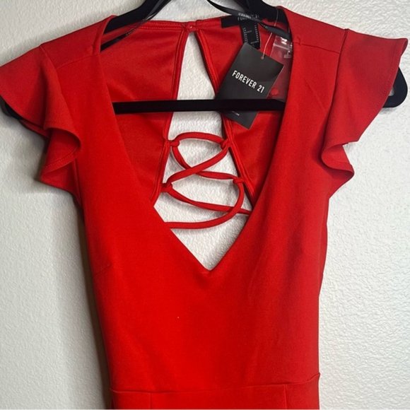 FOREVER 21- NWT Red dress open back criss cross strings Size medium - Picture 4 of 5